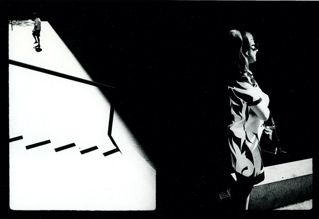 Ray K. Metzker — Quand les mains tissent la lumière — Les Douches